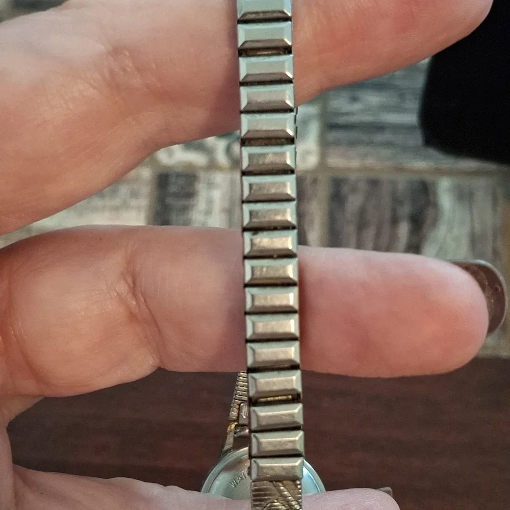 Lot Of 4 Ladies Watches. All Windup With Stretch Bands. *SEE DESCRIPTION*